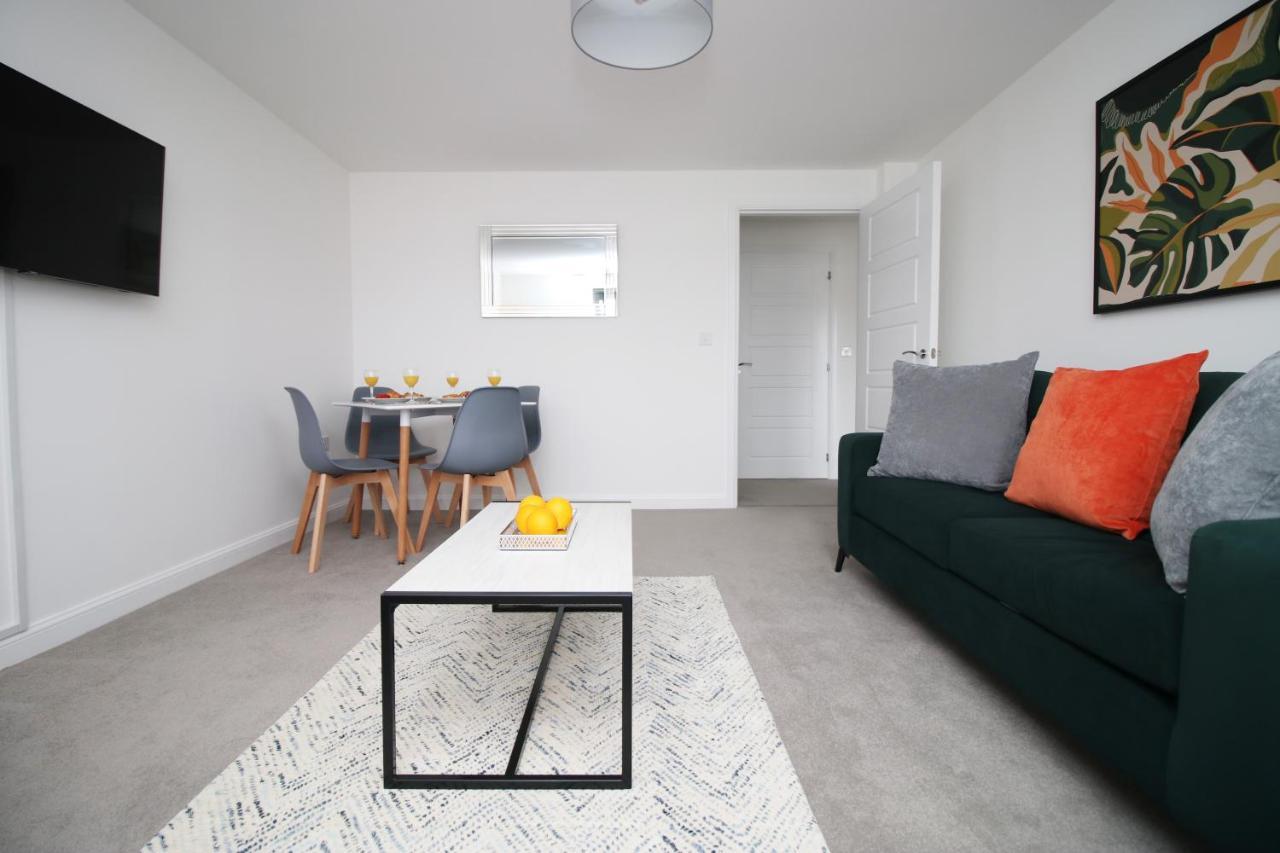 No 43 Stadium Views By Ssw - 2Br, Parking, Sleeps 4, 3Min Walk To Stadium, 10Min Drive To City Centre, Marina And Close To M4 Morriston Exteriör bild