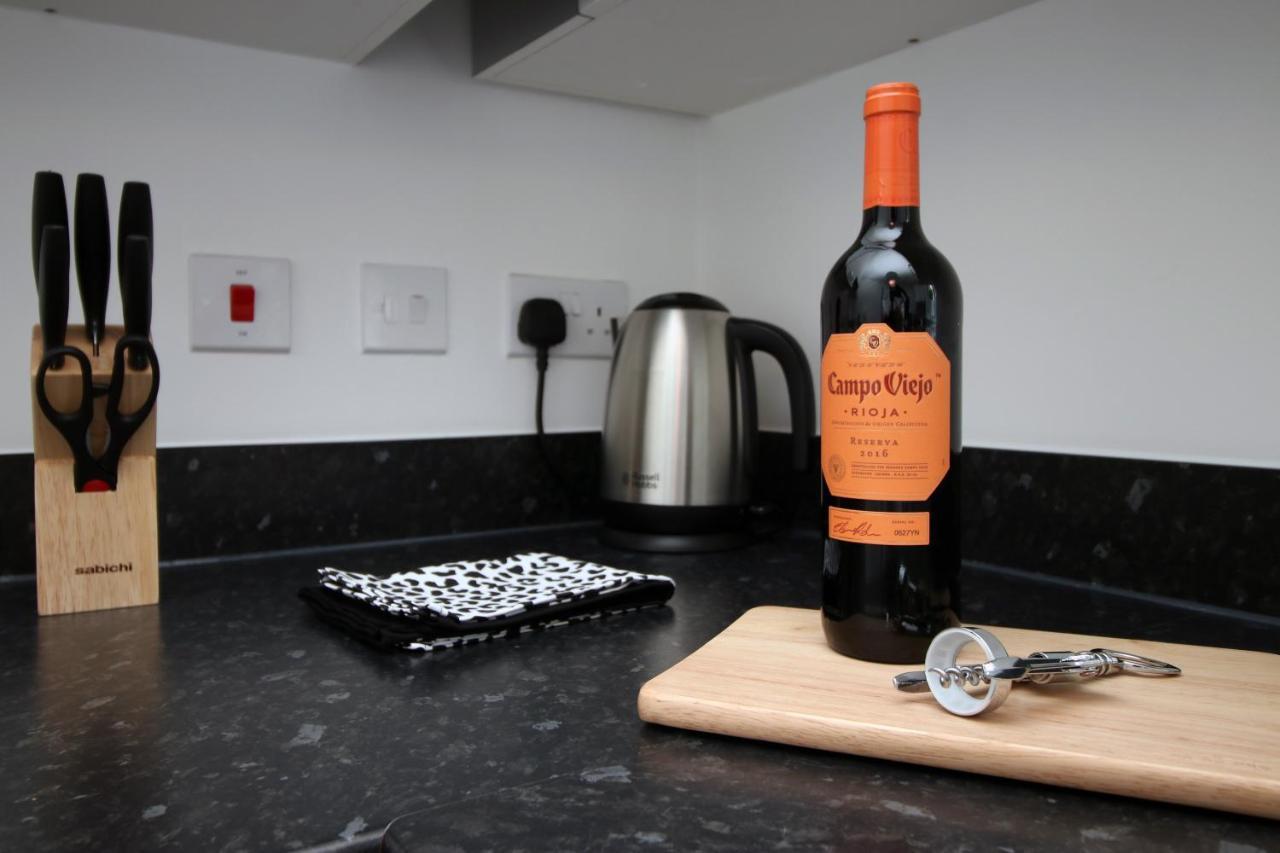 No 43 Stadium Views By Ssw - 2Br, Parking, Sleeps 4, 3Min Walk To Stadium, 10Min Drive To City Centre, Marina And Close To M4 Morriston Exteriör bild