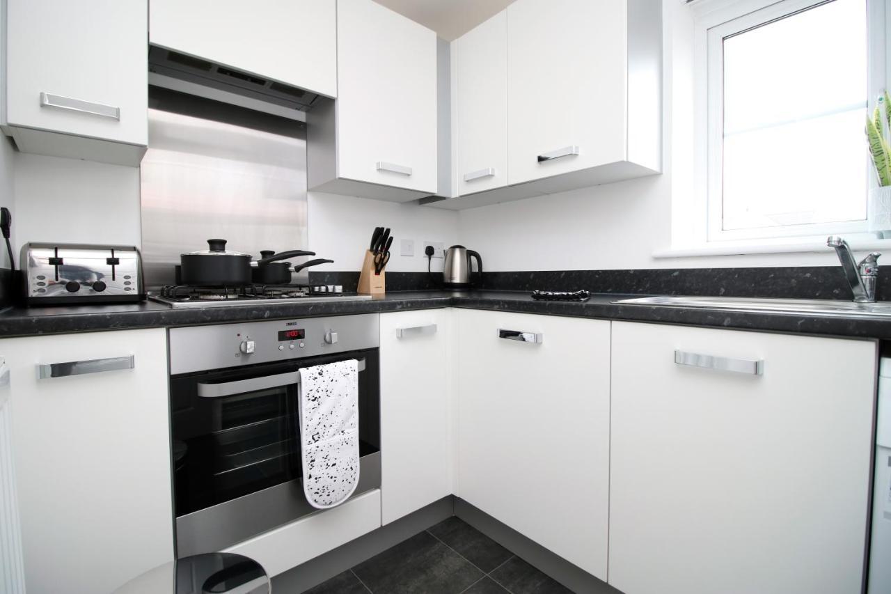 No 43 Stadium Views By Ssw - 2Br, Parking, Sleeps 4, 3Min Walk To Stadium, 10Min Drive To City Centre, Marina And Close To M4 Morriston Exteriör bild