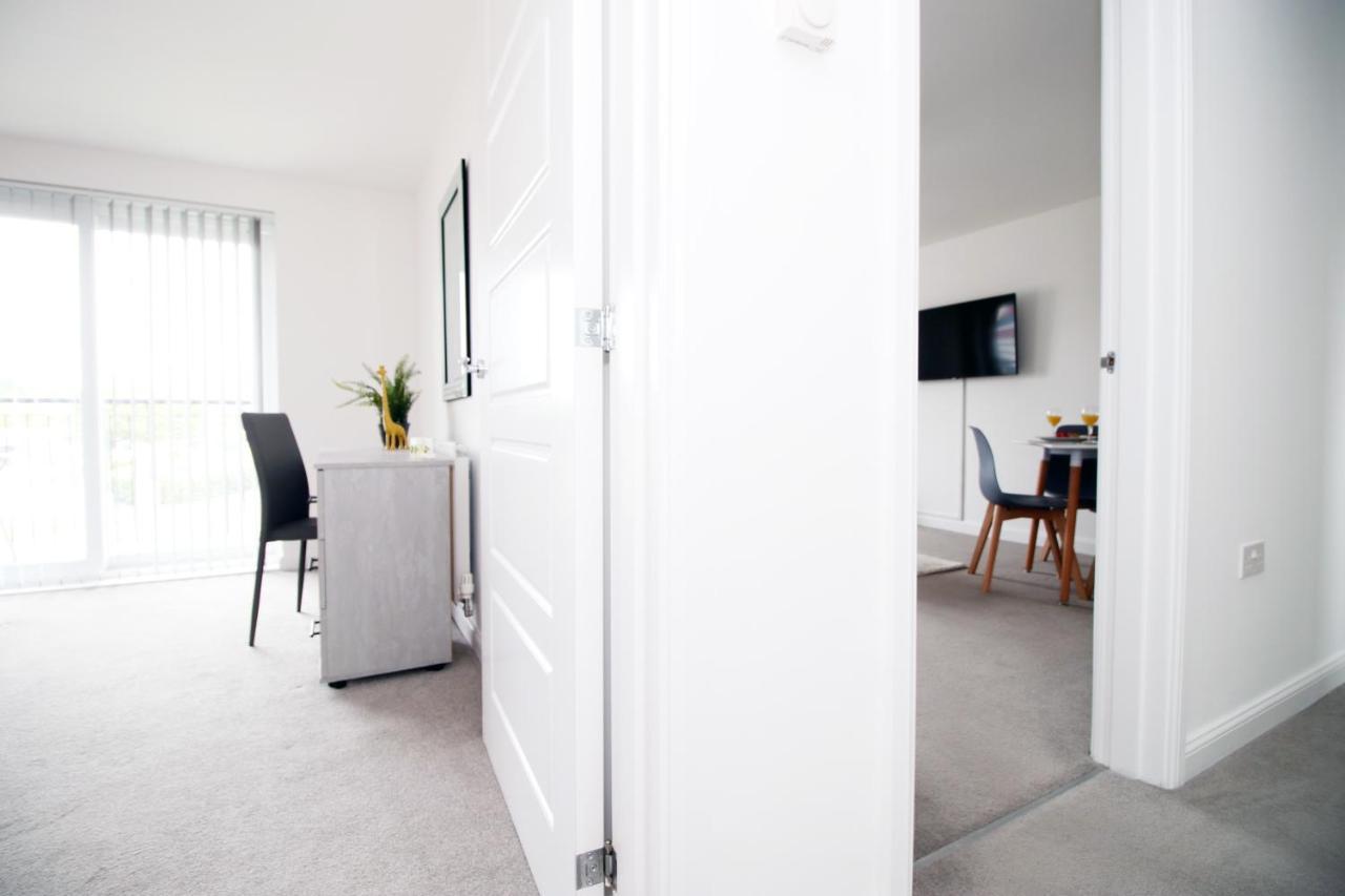 No 43 Stadium Views By Ssw - 2Br, Parking, Sleeps 4, 3Min Walk To Stadium, 10Min Drive To City Centre, Marina And Close To M4 Morriston Exteriör bild
