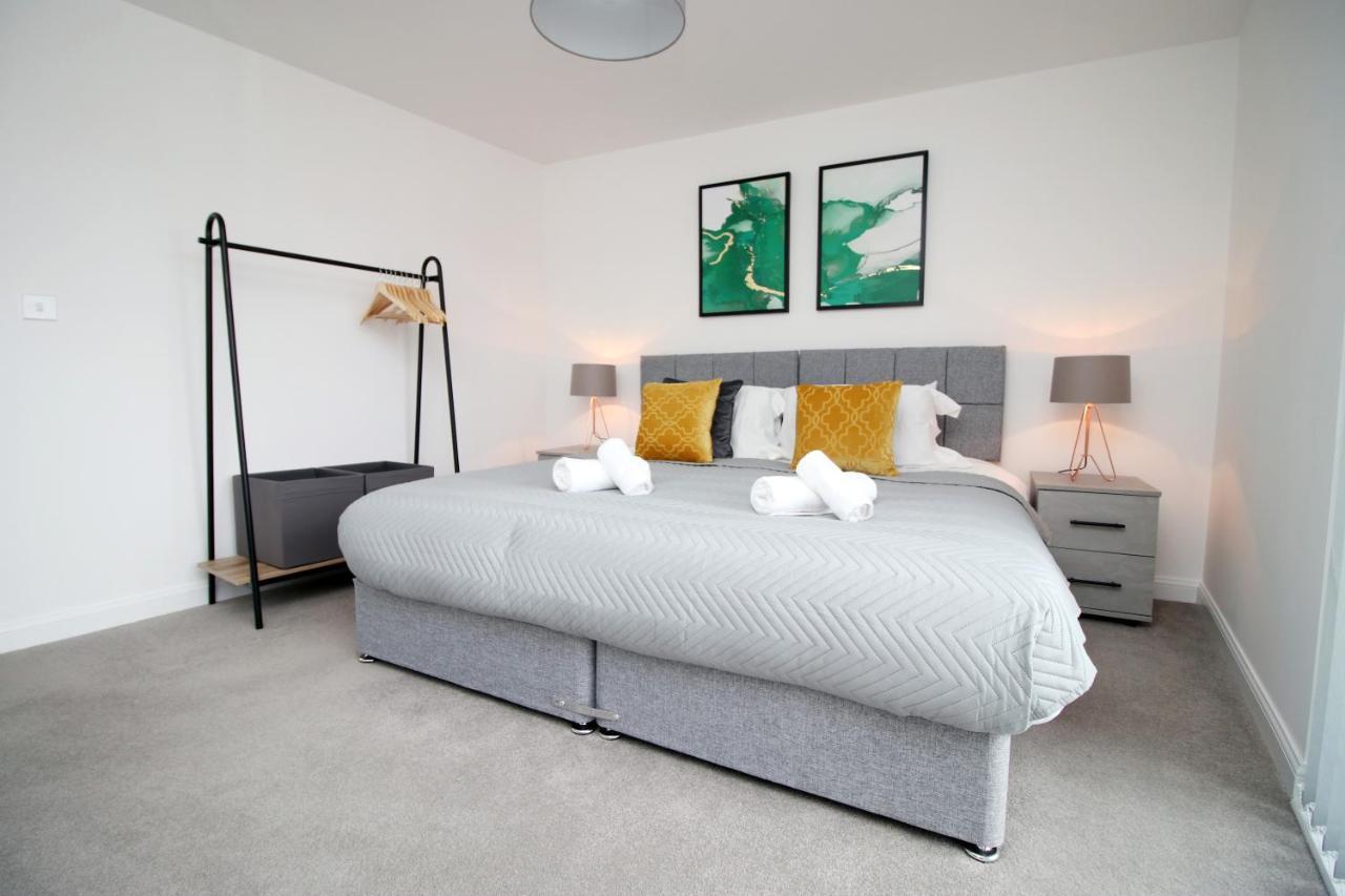 No 43 Stadium Views By Ssw - 2Br, Parking, Sleeps 4, 3Min Walk To Stadium, 10Min Drive To City Centre, Marina And Close To M4 Morriston Exteriör bild