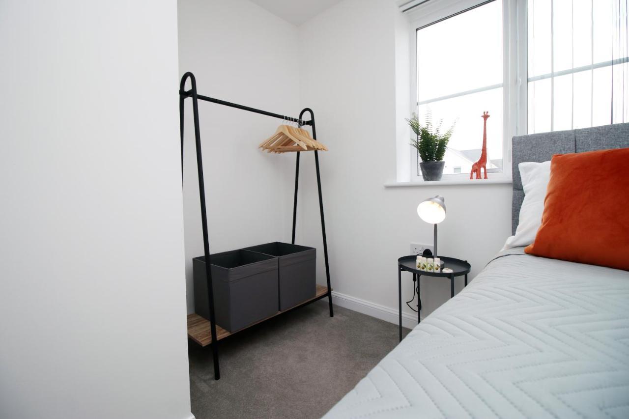 No 43 Stadium Views By Ssw - 2Br, Parking, Sleeps 4, 3Min Walk To Stadium, 10Min Drive To City Centre, Marina And Close To M4 Morriston Exteriör bild