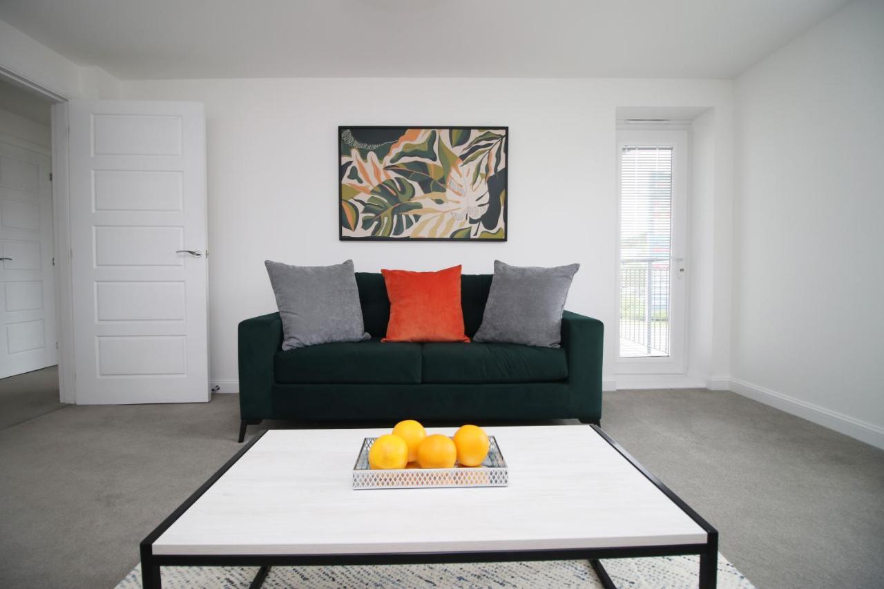 No 43 Stadium Views By Ssw - 2Br, Parking, Sleeps 4, 3Min Walk To Stadium, 10Min Drive To City Centre, Marina And Close To M4 Morriston Exteriör bild