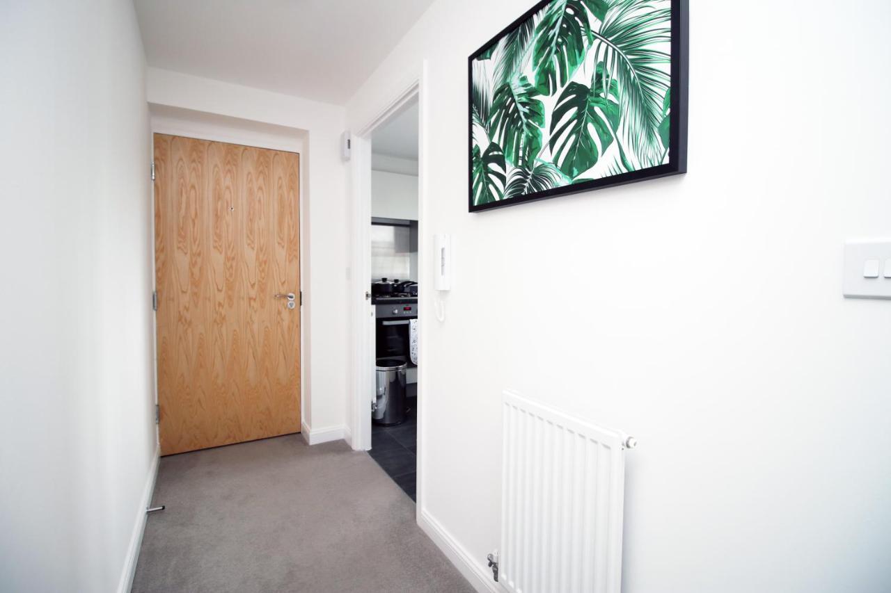 No 43 Stadium Views By Ssw - 2Br, Parking, Sleeps 4, 3Min Walk To Stadium, 10Min Drive To City Centre, Marina And Close To M4 Morriston Exteriör bild
